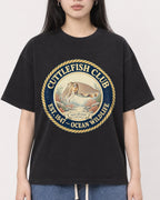 Mockup Boxy Heavyweight Tee Black female close-up 01