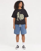 Mockup Boxy Heavyweight Tee Black female full-body 05