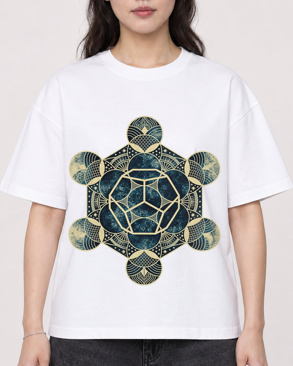 Mockup Boxy Heavyweight Tee White female close-up 03