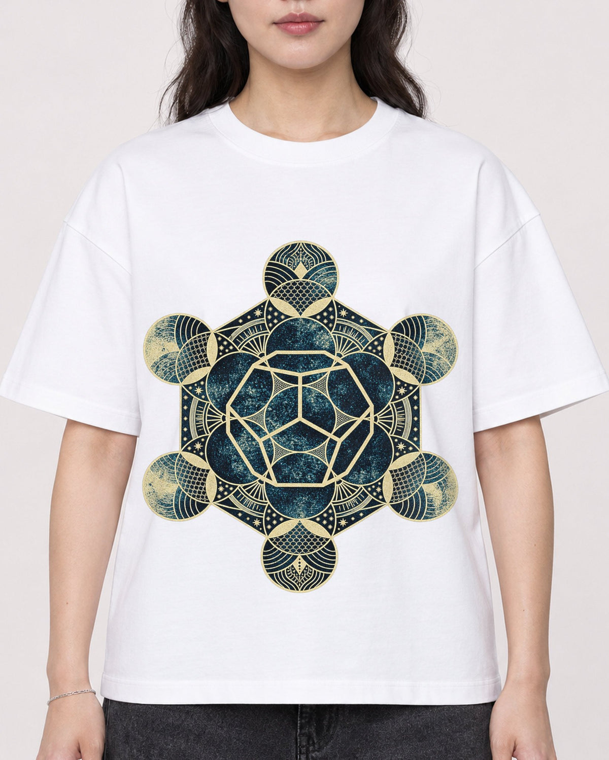 Mockup Boxy Heavyweight Tee White female close-up 03