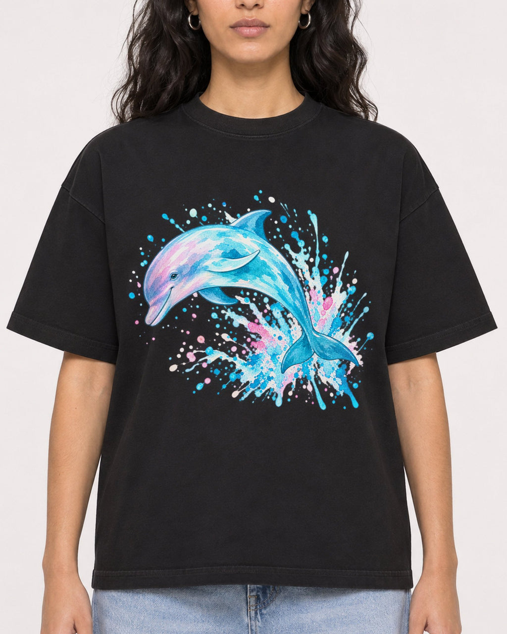 Mockup Boxy Heavyweight Tee Black female close-up 07
