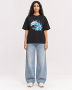 Mockup Boxy Heavyweight Tee Black female full-body 07