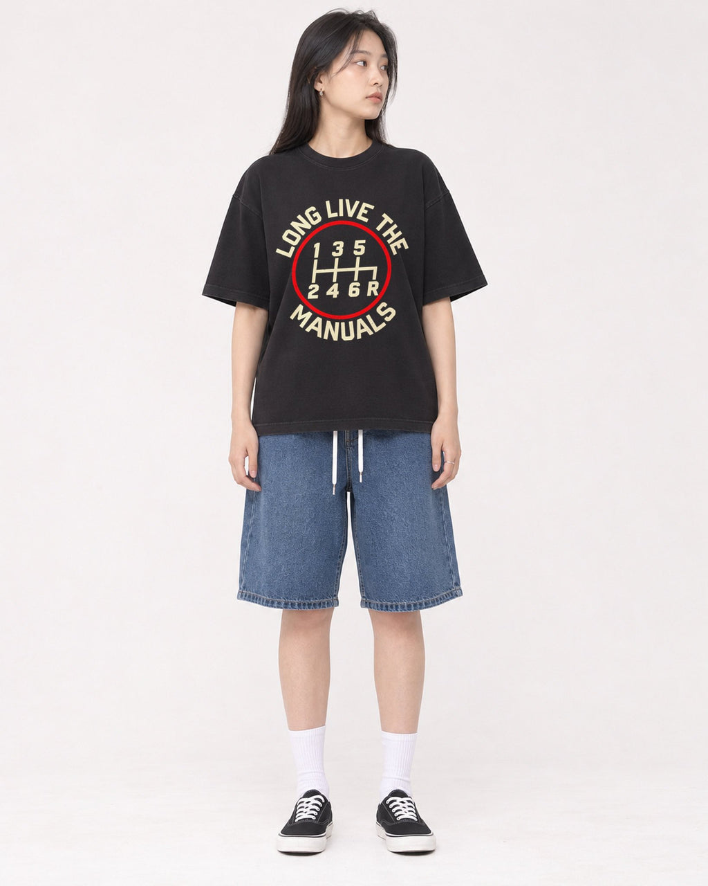 Mockup Boxy Heavyweight Tee Black female full-body 01