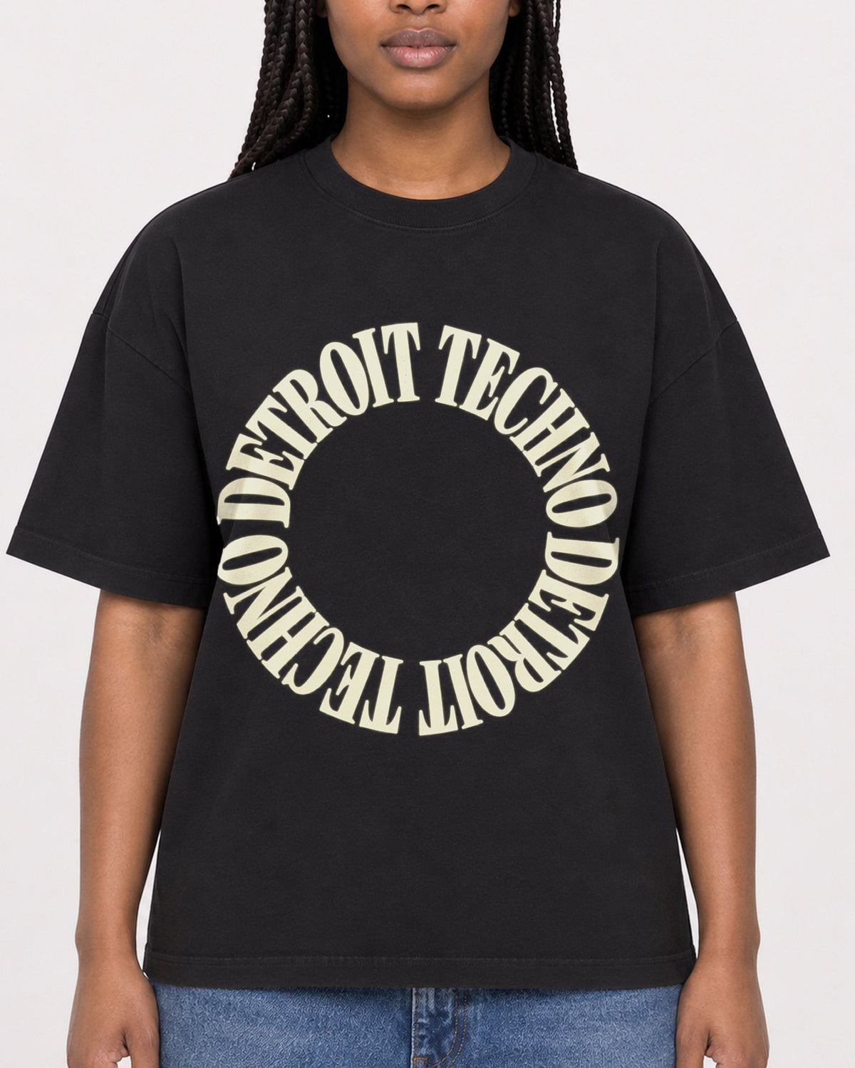 Mockup Boxy Heavyweight Tee Black female close-up 04