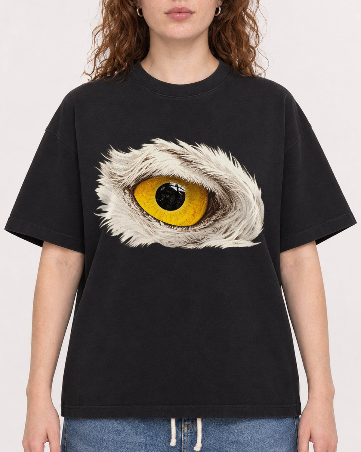 Mockup Boxy Heavyweight Tee Black female close-up 09
