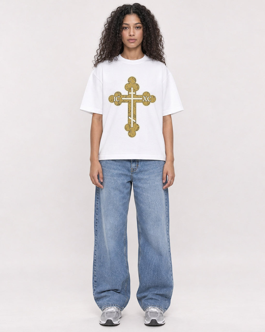 Mockup Boxy Heavyweight Tee White female full-body 10