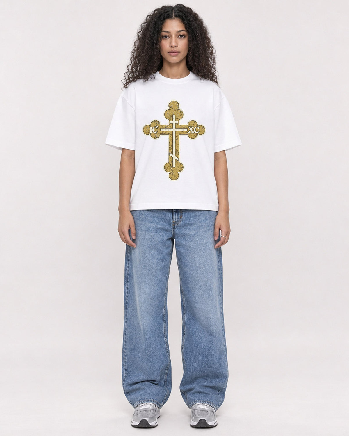 Mockup Boxy Heavyweight Tee White female full-body 10