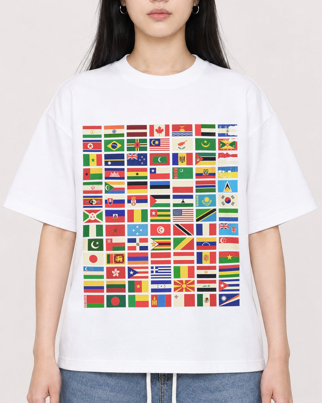Mockup Boxy Heavyweight Tee White female close-up 01