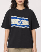 Mockup Boxy Heavyweight Tee Black female close-up 02