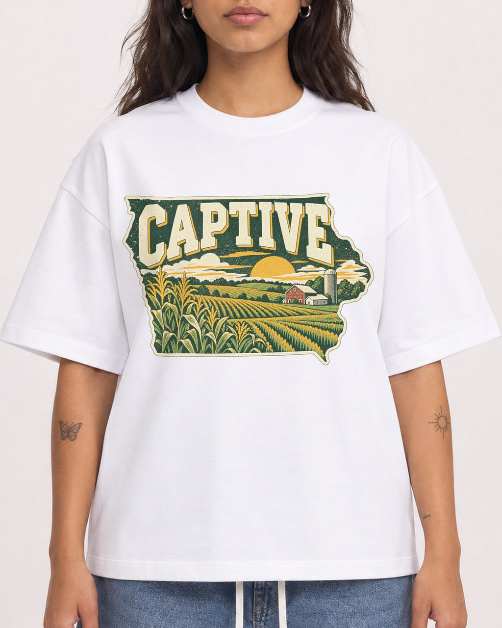 Mockup Boxy Heavyweight Tee White female close-up 06