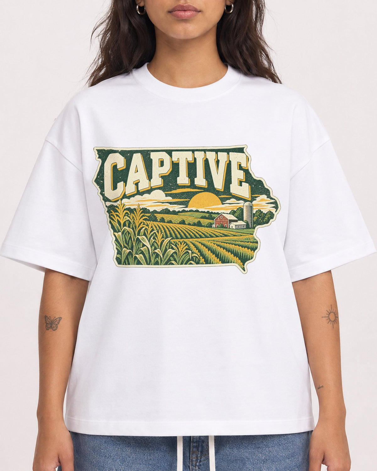 Mockup Boxy Heavyweight Tee White female close-up 06