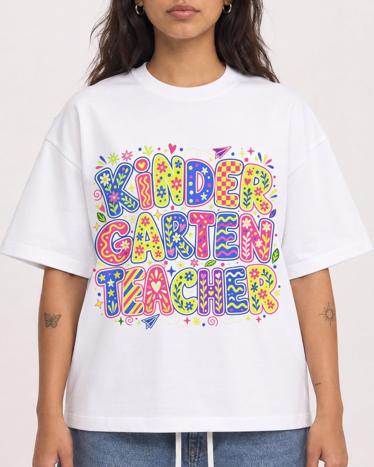Mockup Boxy Heavyweight Tee White female close-up 06