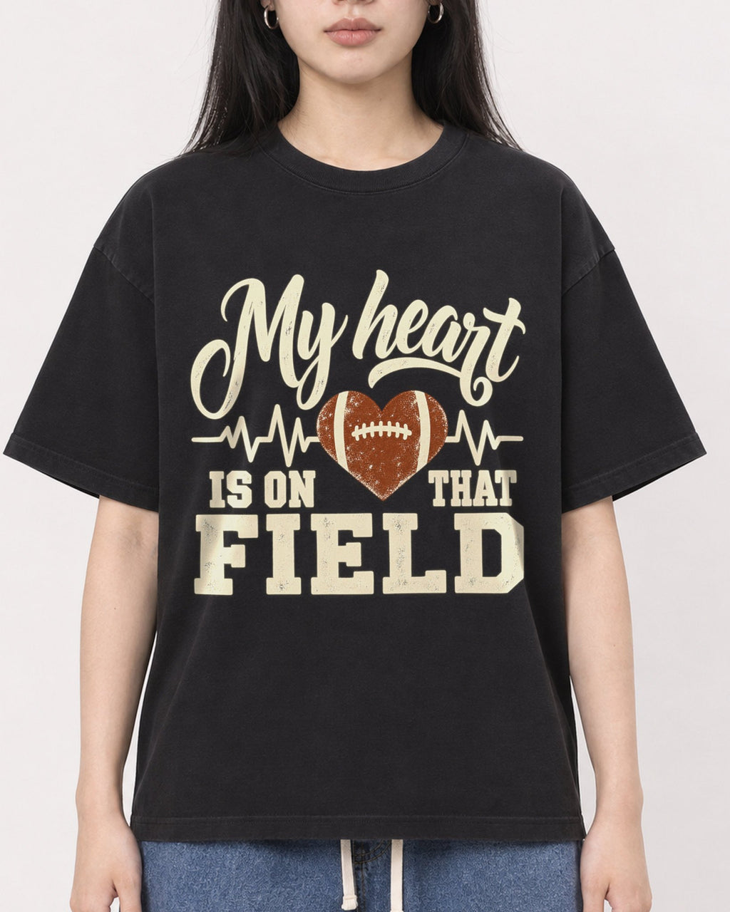 Mockup Boxy Heavyweight Tee Black female close-up 01