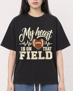 Mockup Boxy Heavyweight Tee Black female close-up 01