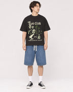Mockup Boxy Heavyweight Tee Black male full-body 03