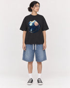 Mockup Boxy Heavyweight Tee Black female full-body 17