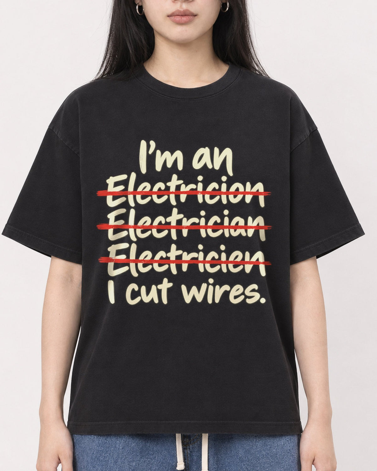 Mockup Boxy Heavyweight Tee Black female close-up 01