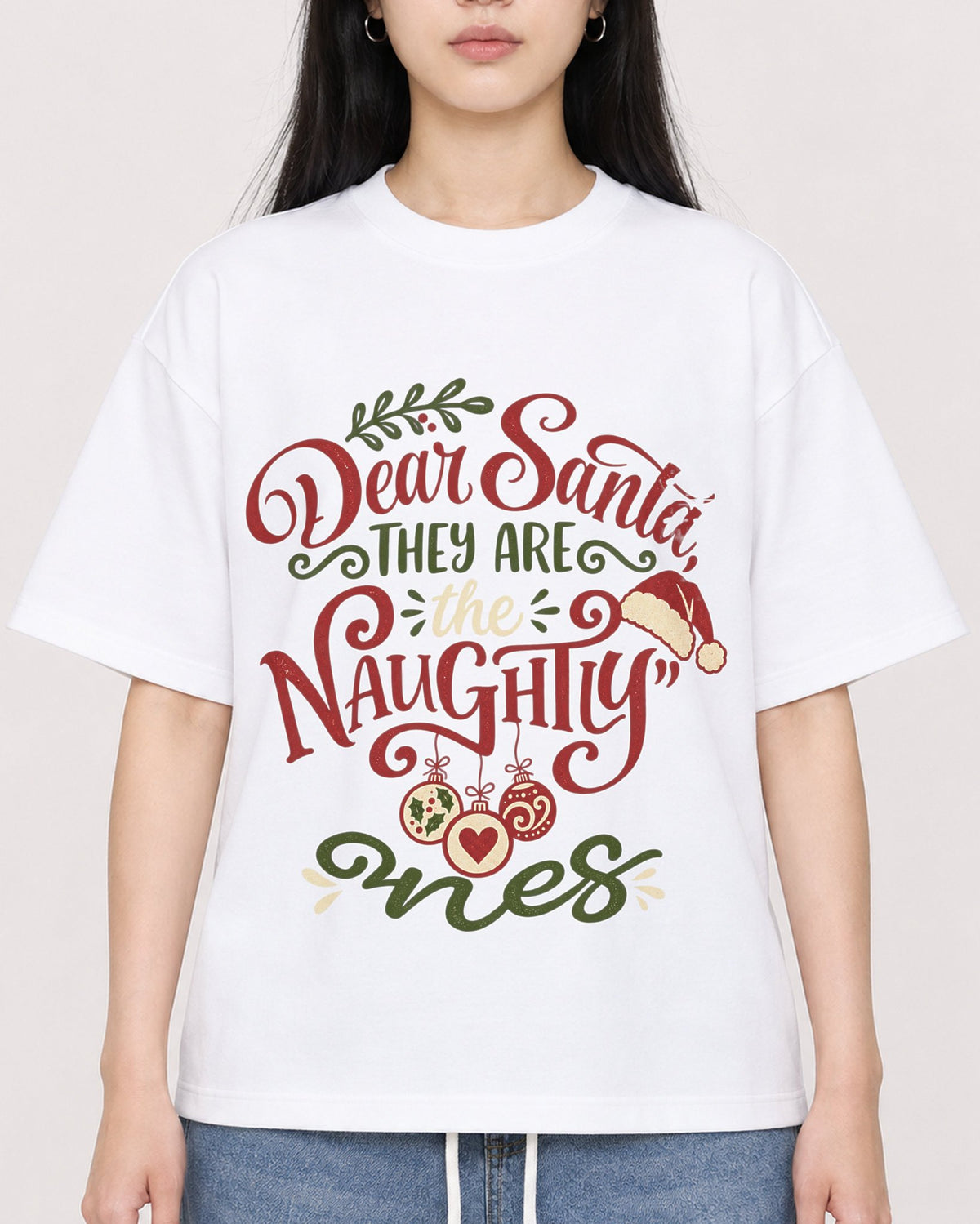 Mockup Boxy Heavyweight Tee White female close-up 01