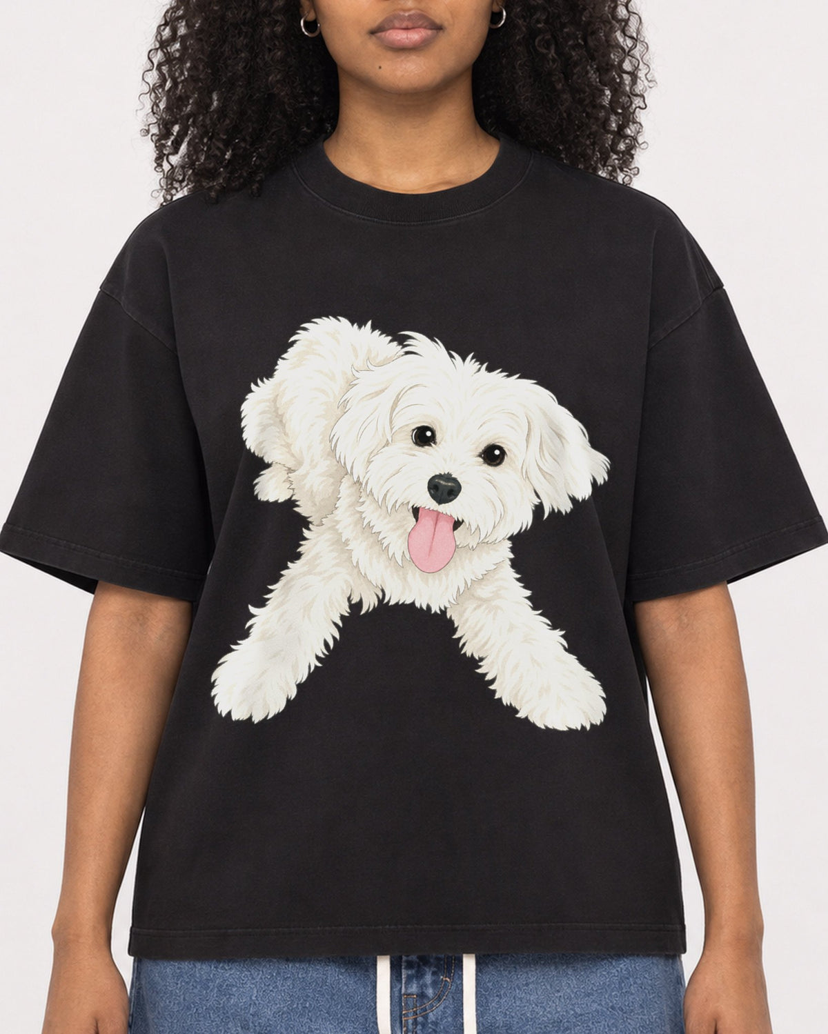 Mockup Boxy Heavyweight Tee Black female close-up 05
