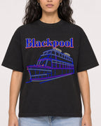 Mockup Boxy Heavyweight Tee Black female close-up 07