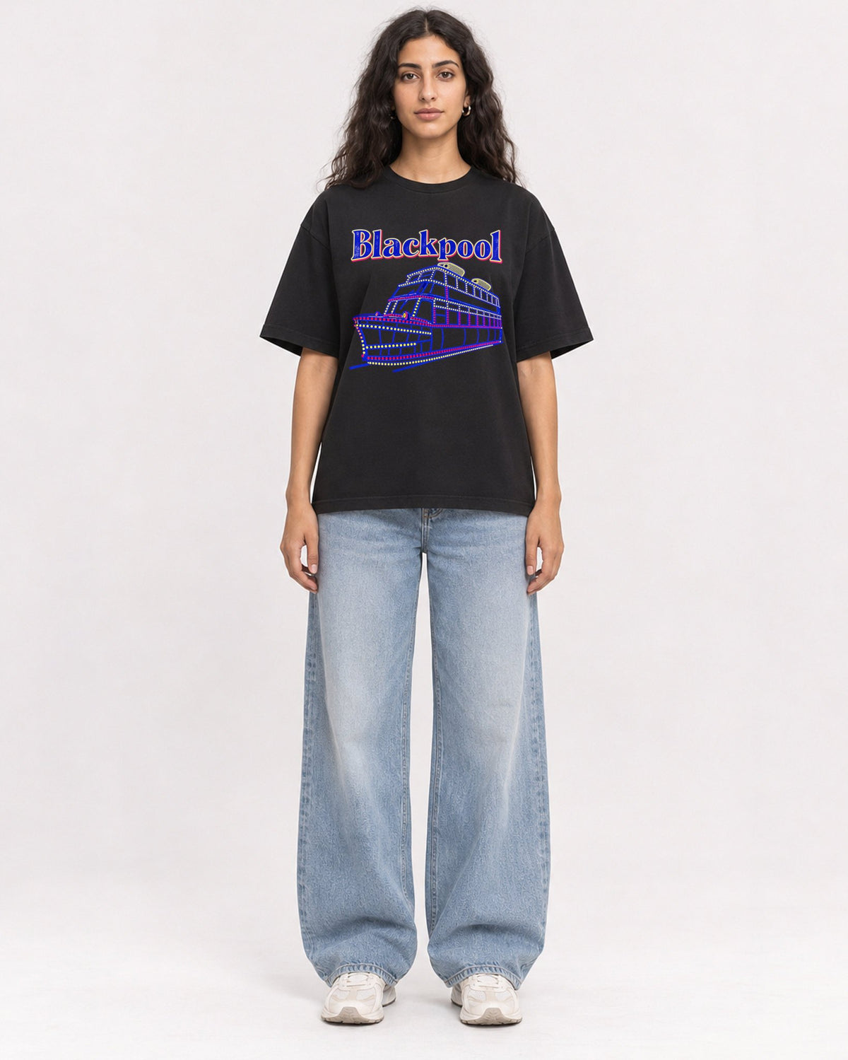 Mockup Boxy Heavyweight Tee Black female full-body 07