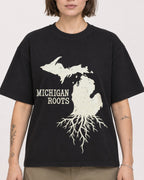 Mockup Boxy Heavyweight Tee Black female close-up 18