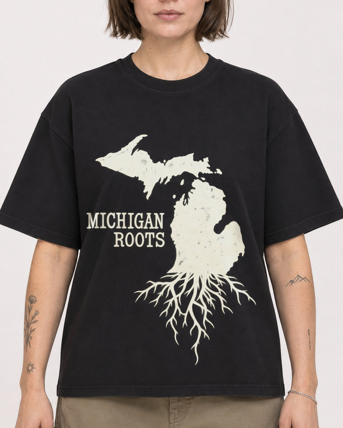 Mockup Boxy Heavyweight Tee Black female close-up 18