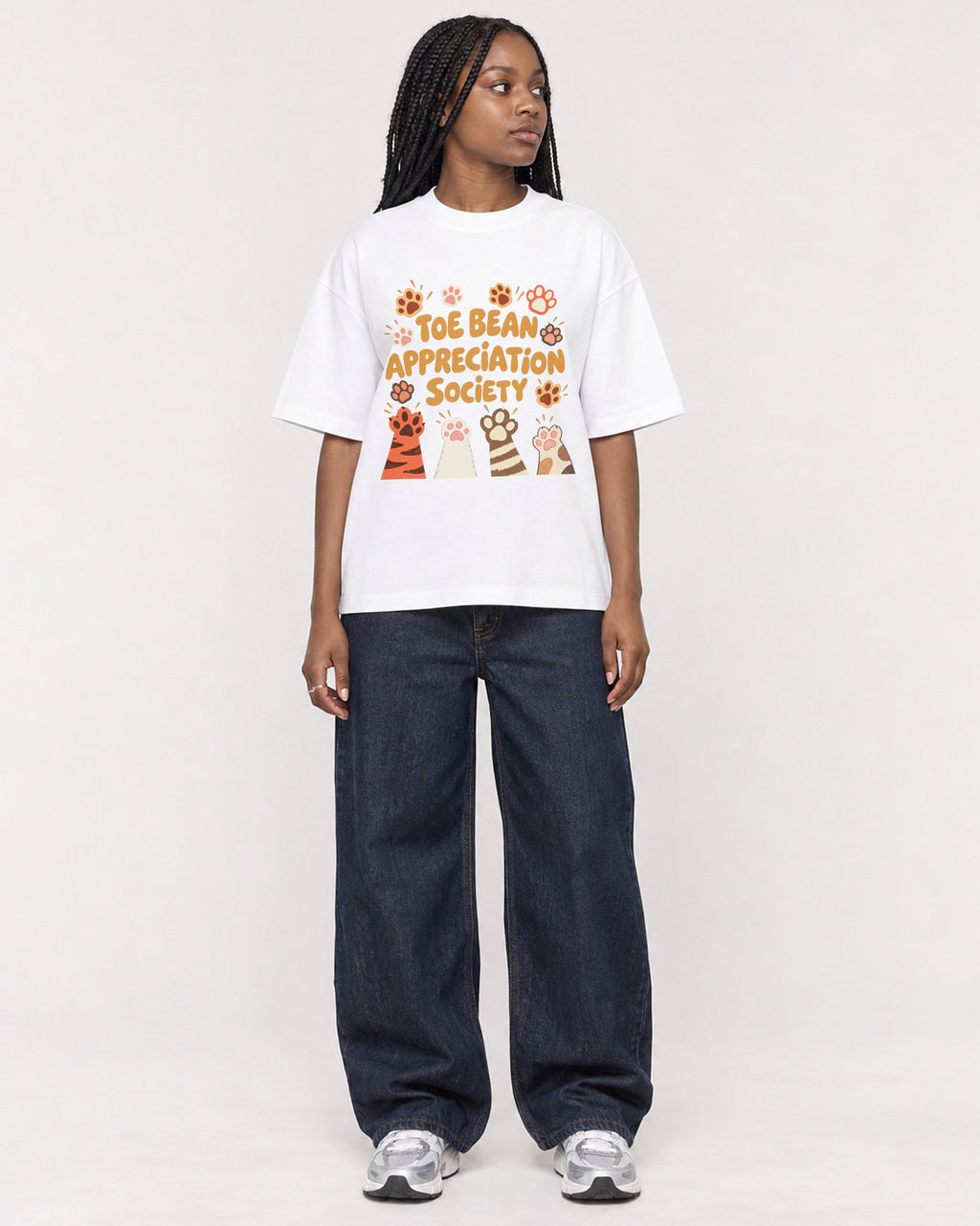 Mockup Boxy Heavyweight Tee White female full-body 04