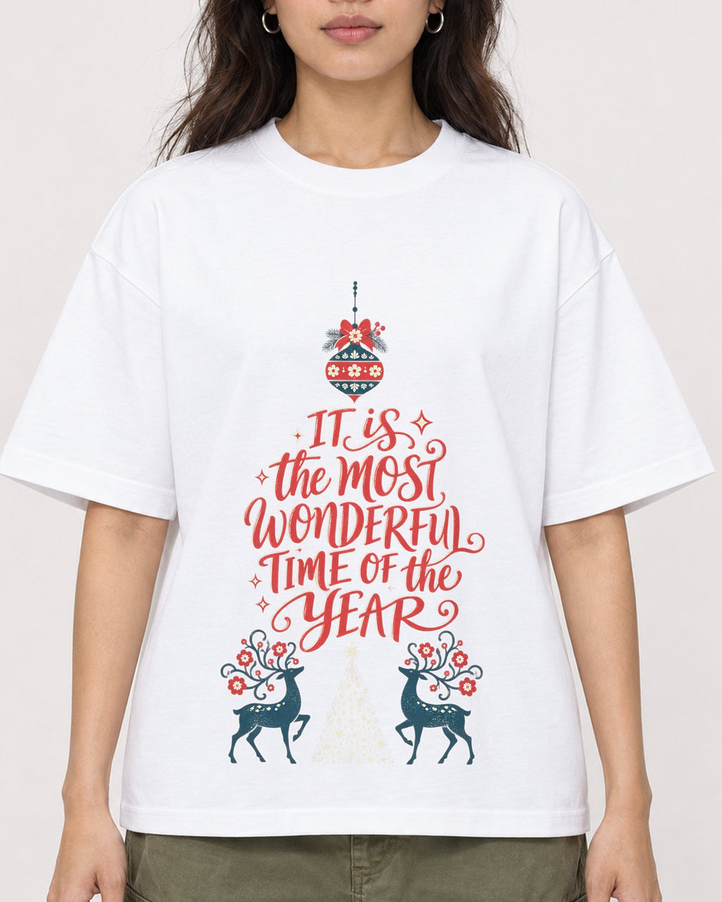 Mockup Boxy Heavyweight Tee White female close-up 02