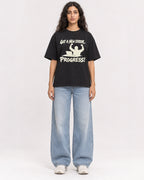 Mockup Boxy Heavyweight Tee Black female full-body 07