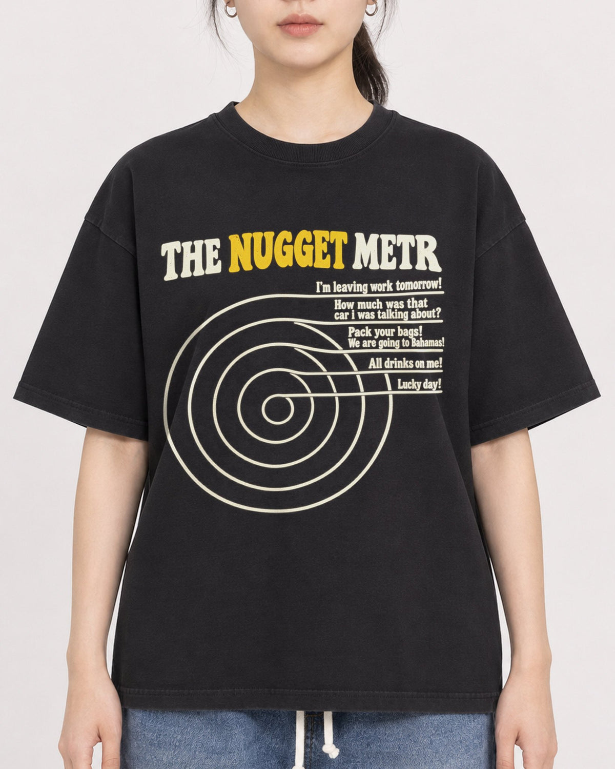 Mockup Boxy Heavyweight Tee Black female close-up 21