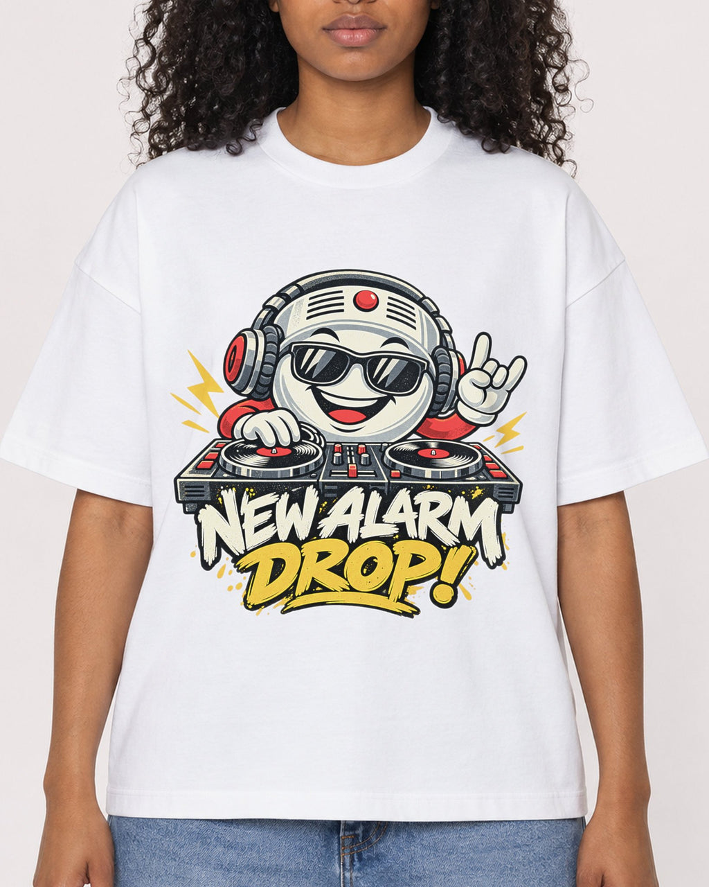 Mockup Boxy Heavyweight Tee White female close-up 05