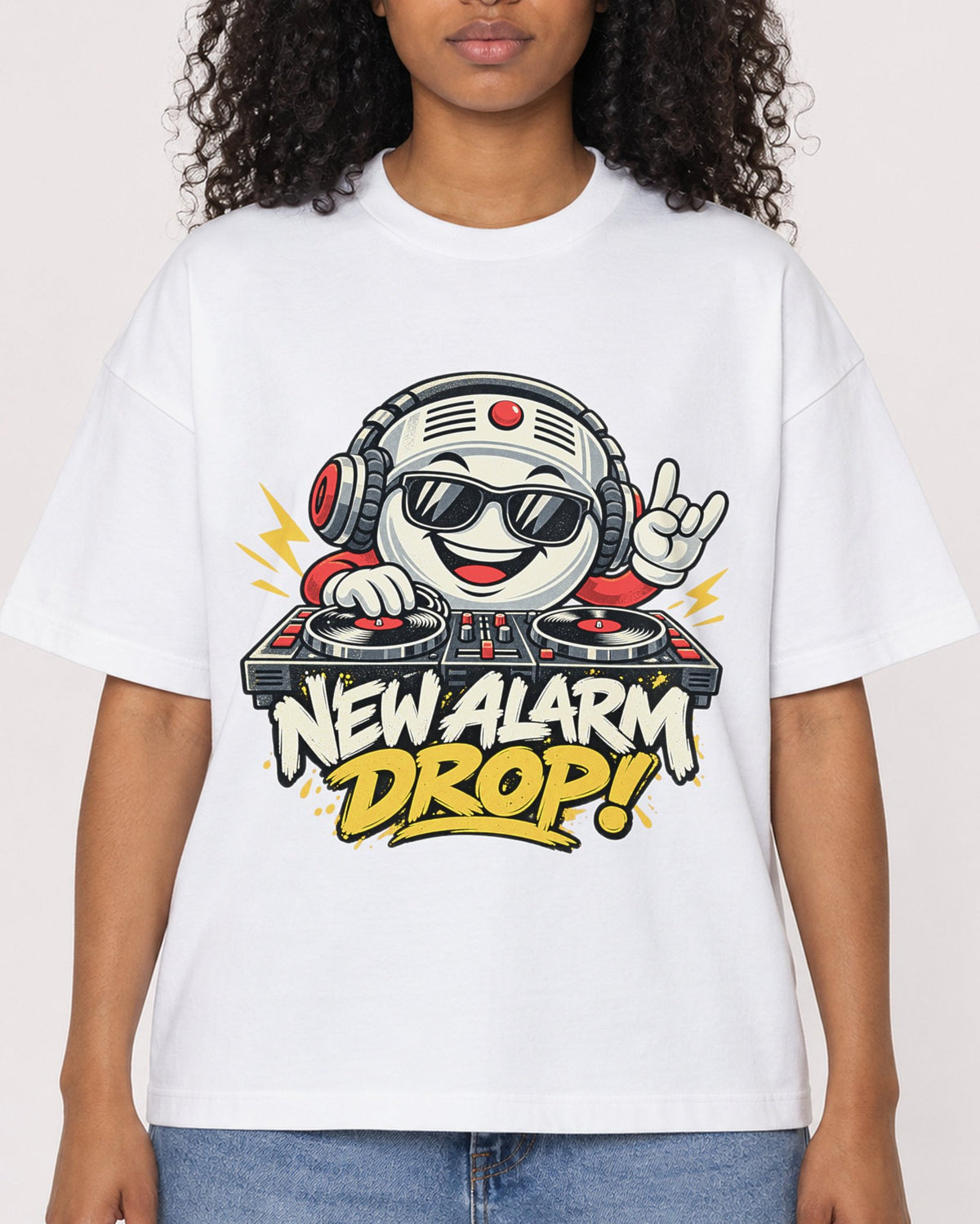 Mockup Boxy Heavyweight Tee White female close-up 05