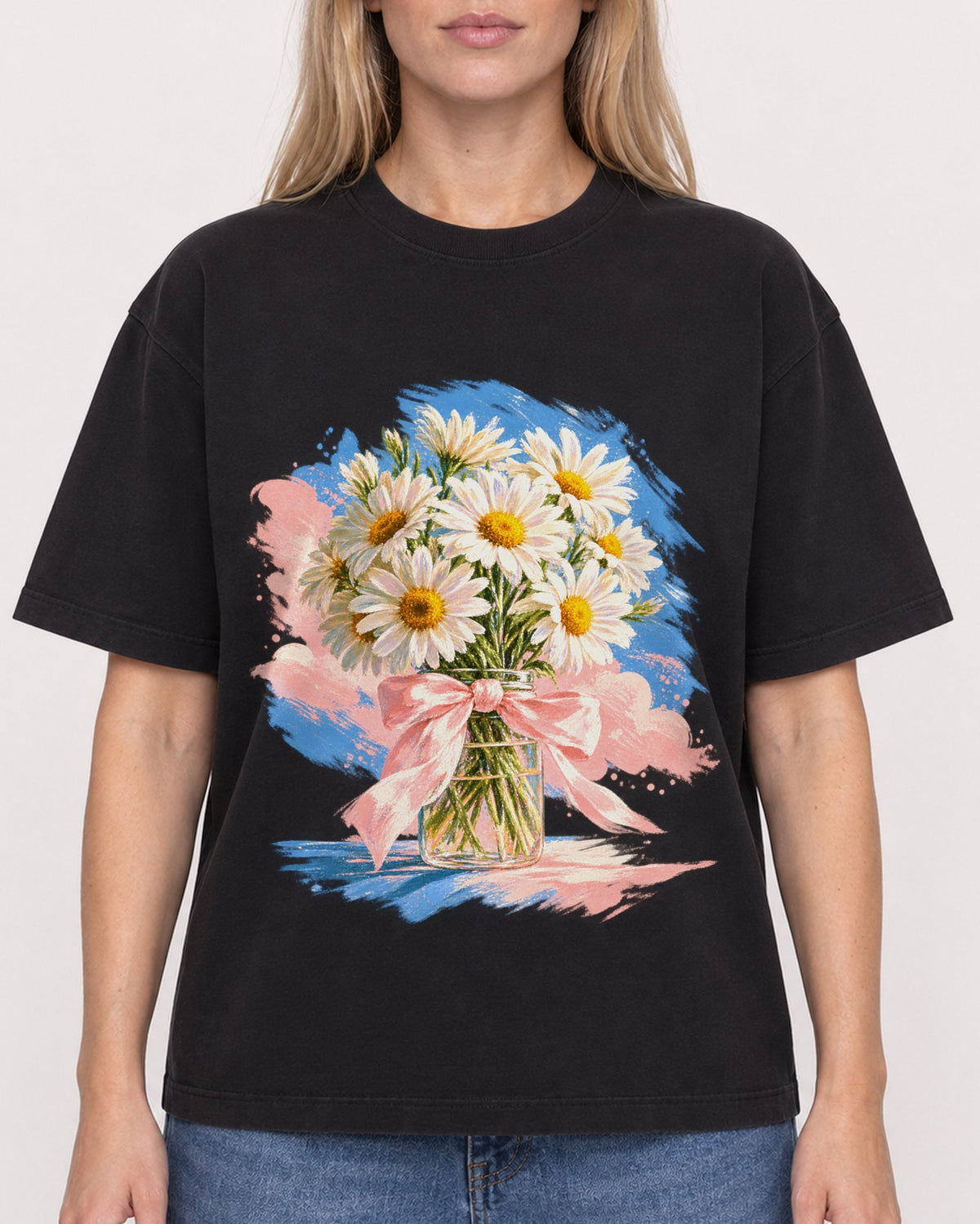 Mockup Boxy Heavyweight Tee Black female close-up 08