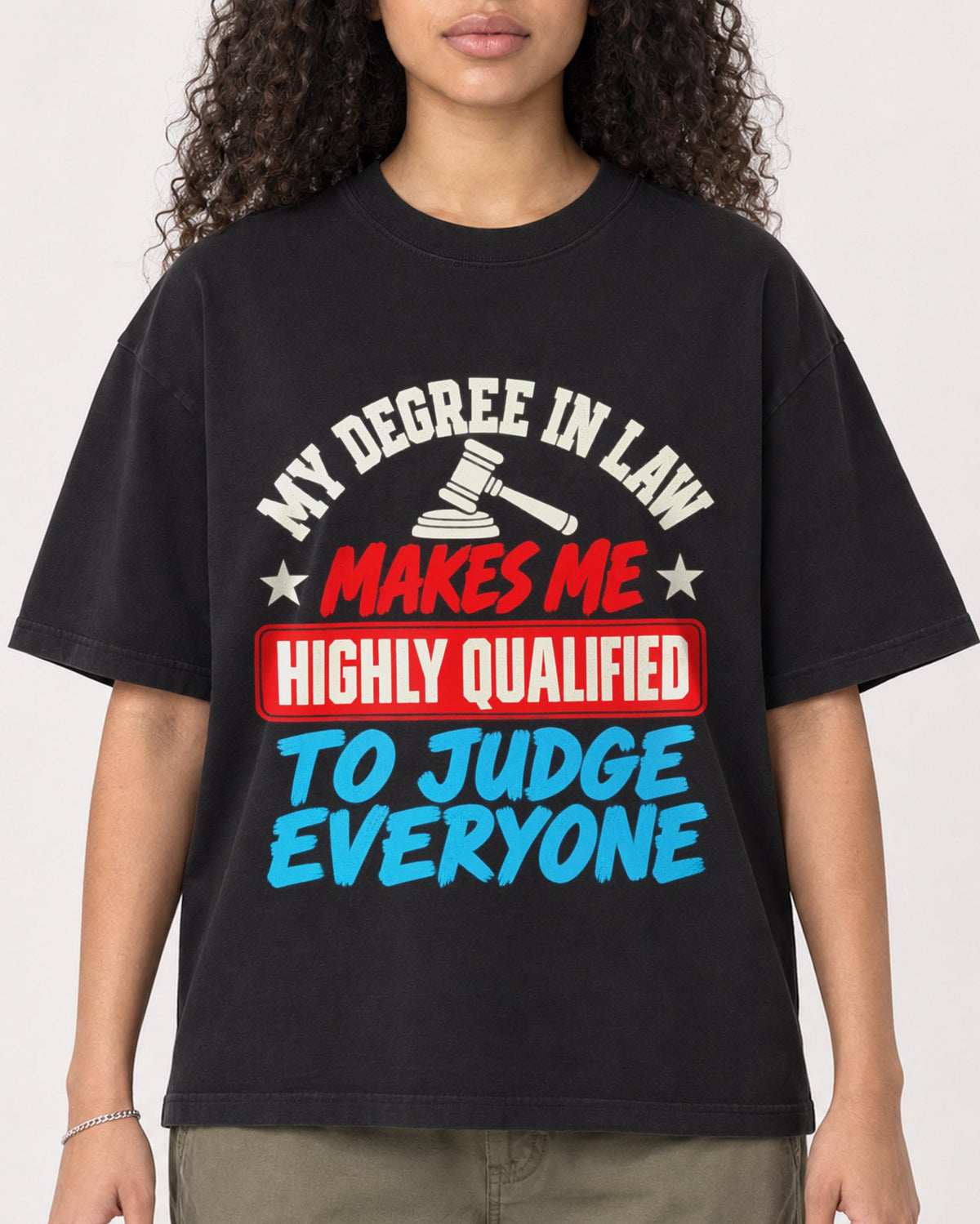 Mockup Boxy Heavyweight Tee Black female close-up 10