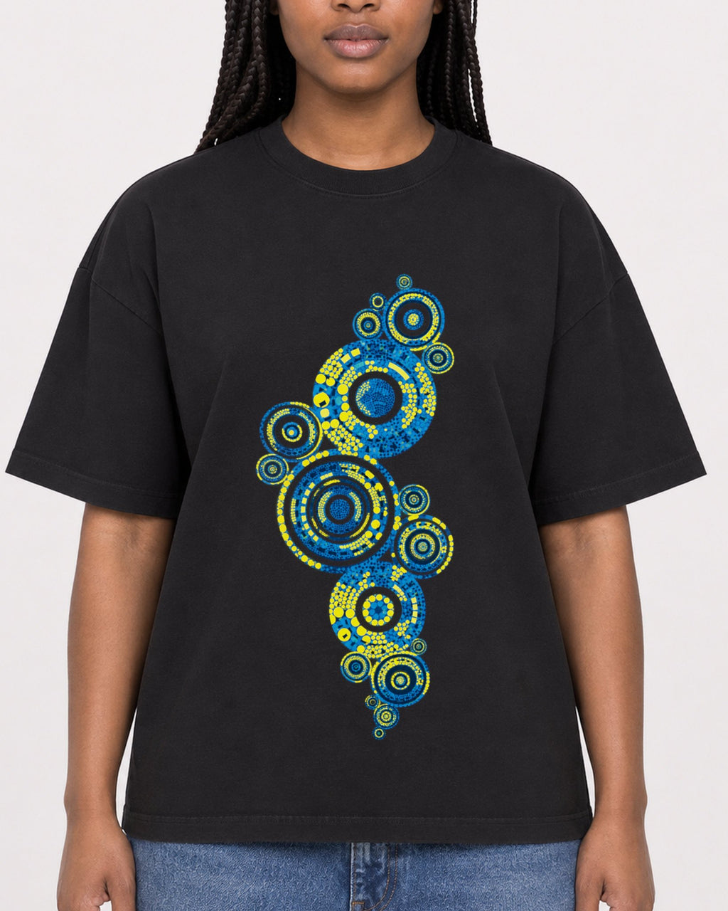 Mockup Boxy Heavyweight Tee Black female close-up 04