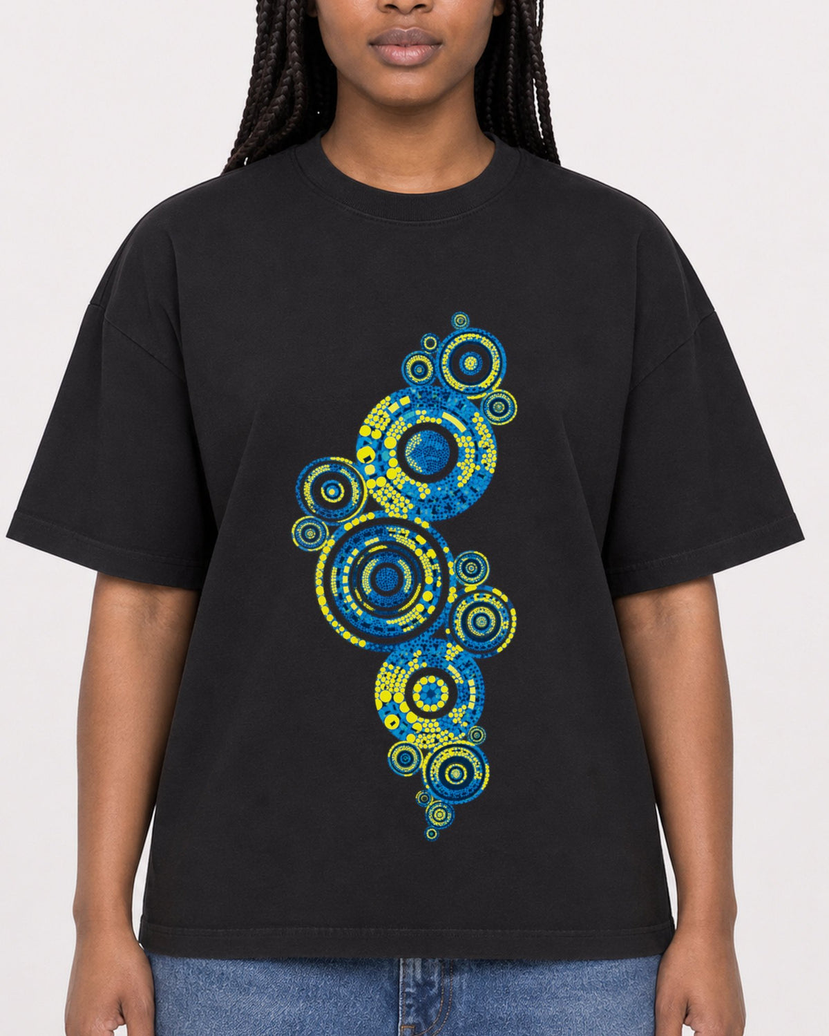 Mockup Boxy Heavyweight Tee Black female close-up 04