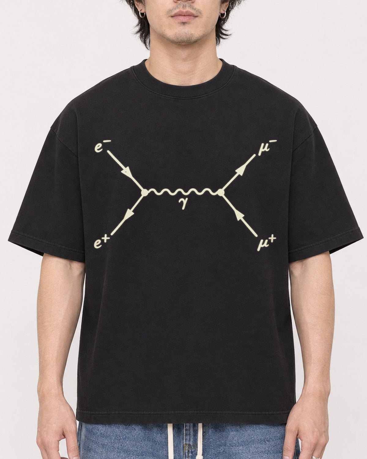 Mockup Boxy Heavyweight Tee Black male close-up 03