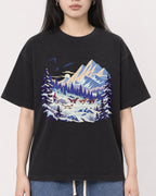 Mockup Boxy Heavyweight Tee Black female close-up 01