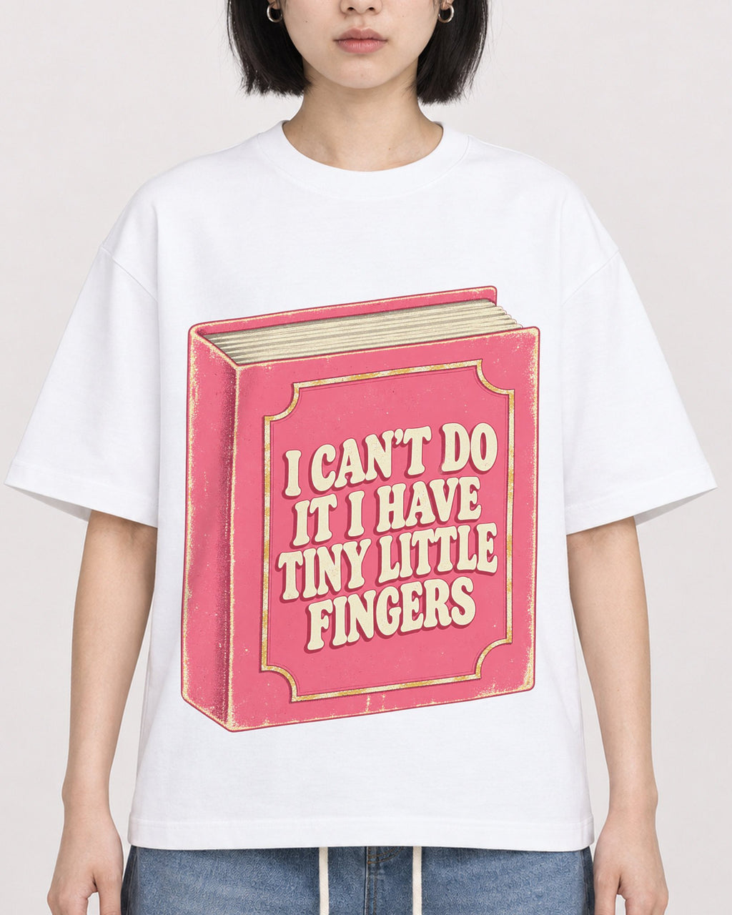 Mockup Boxy Heavyweight Tee White female close-up 11