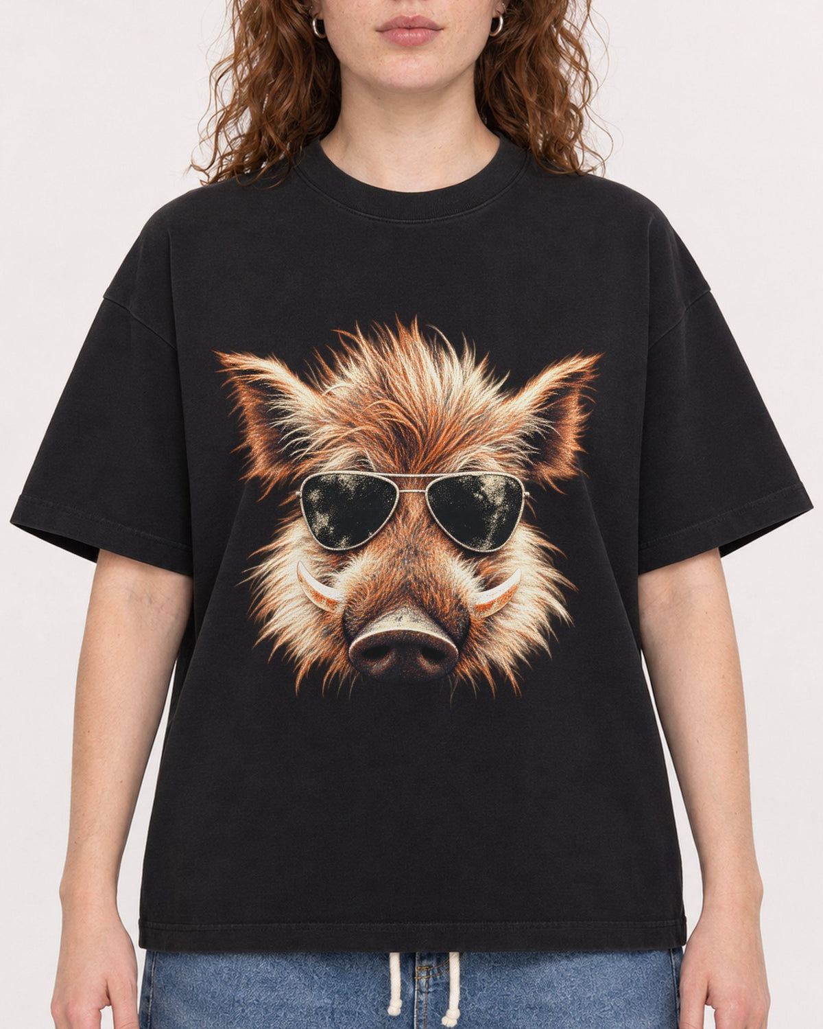 Mockup Boxy Heavyweight Tee Black female close-up 09