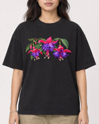 Mockup Boxy Heavyweight Tee Black female close-up 02