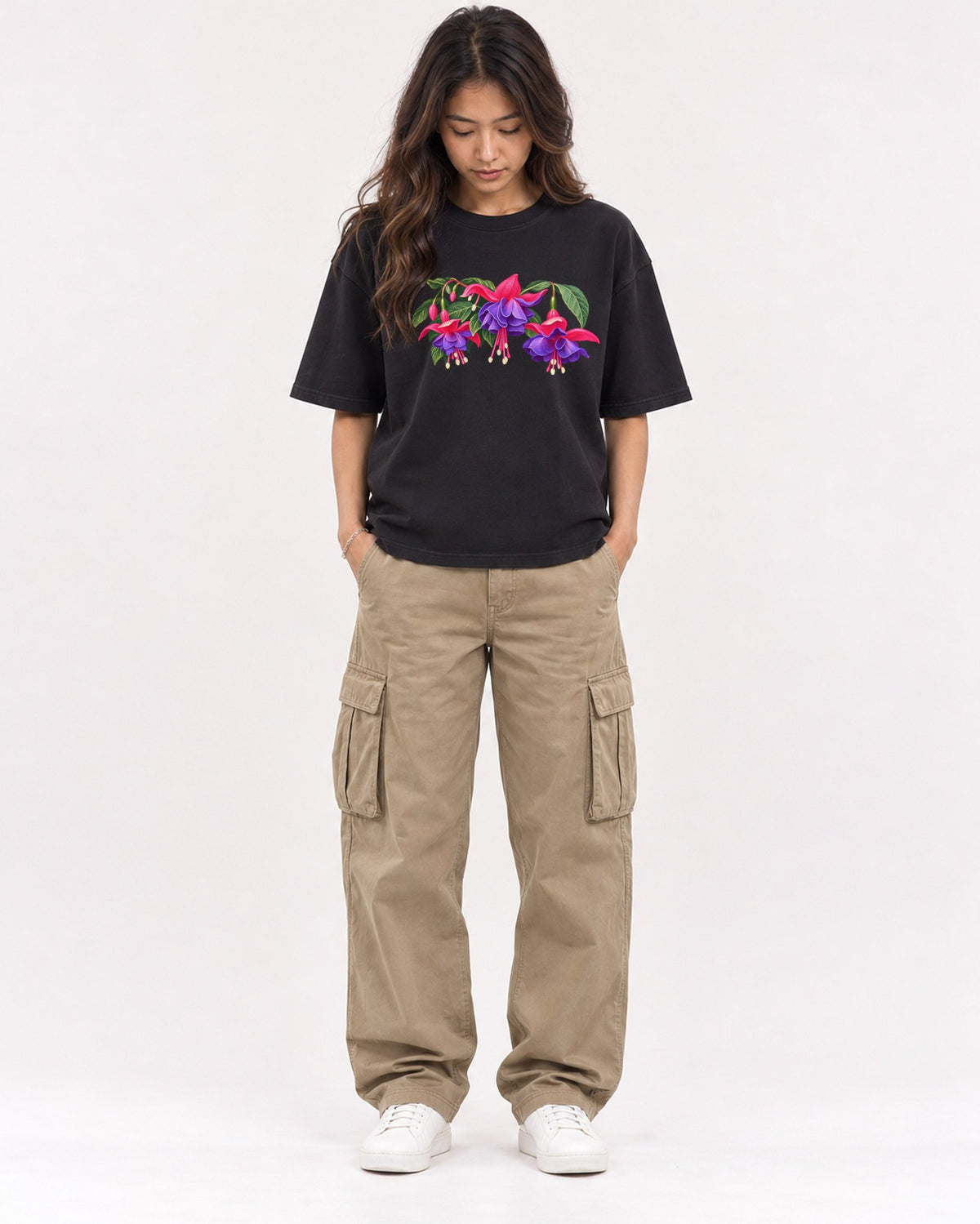 Mockup Boxy Heavyweight Tee Black female full-body 02