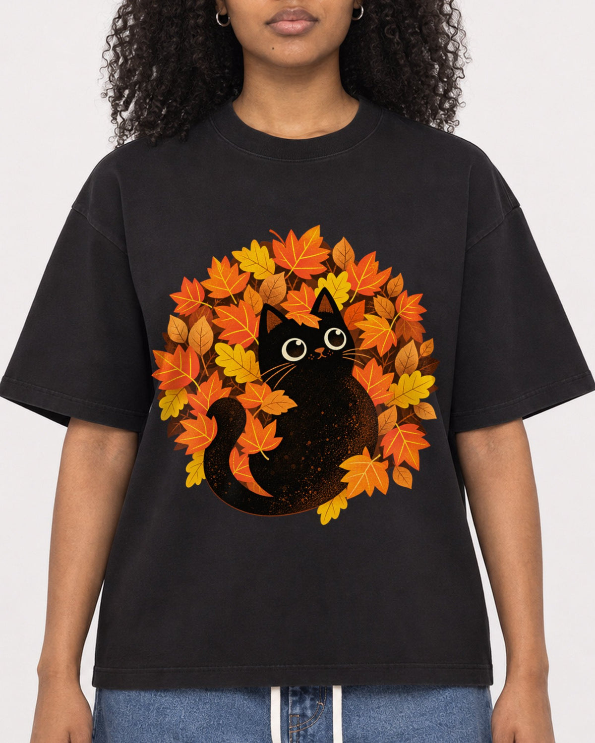 Mockup Boxy Heavyweight Tee Black female close-up 05