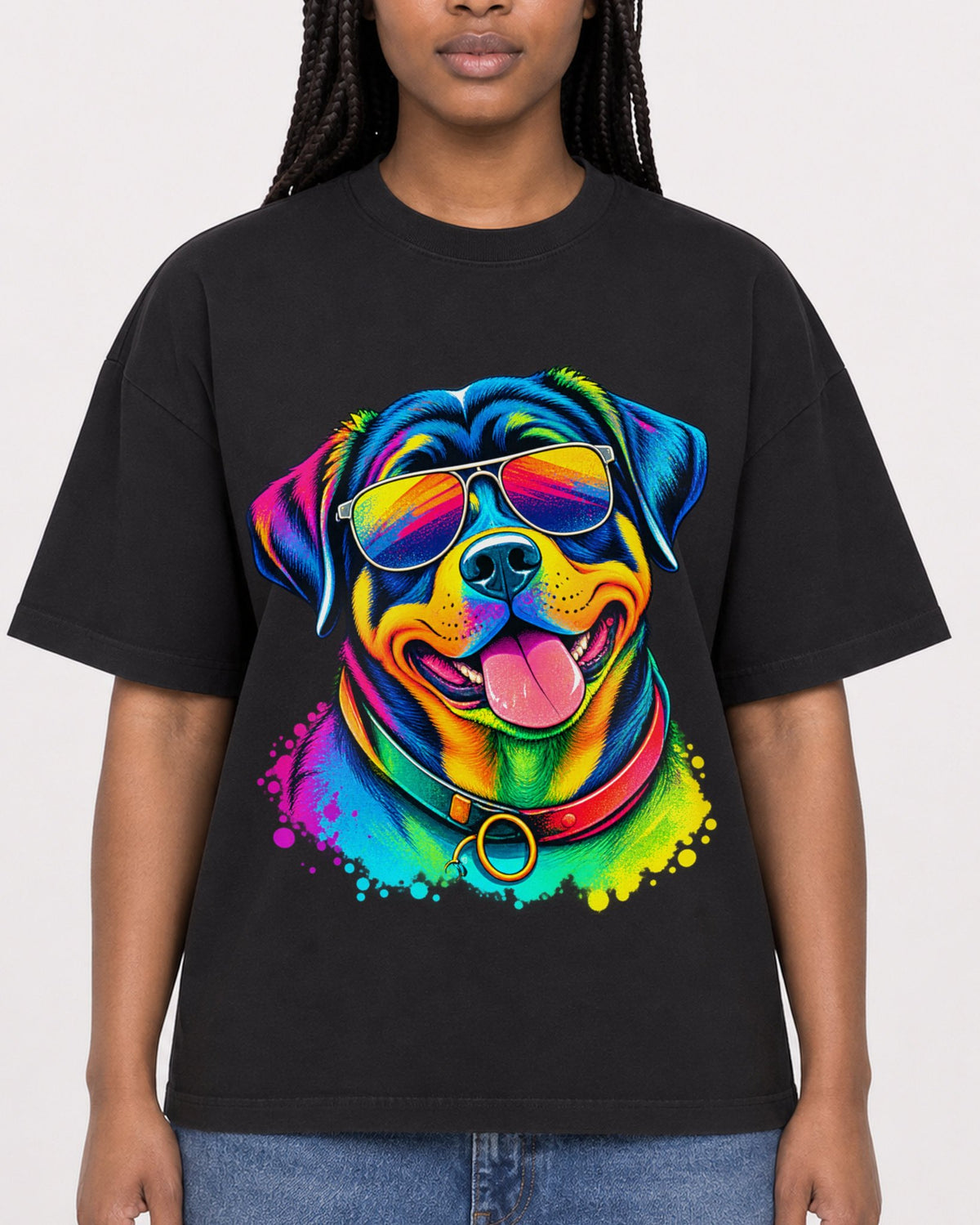 Mockup Boxy Heavyweight Tee Black female close-up 04