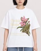 Mockup Boxy Heavyweight Tee White female close-up 11