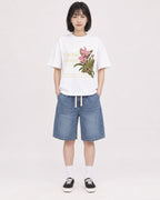 Mockup Boxy Heavyweight Tee White female full-body 11