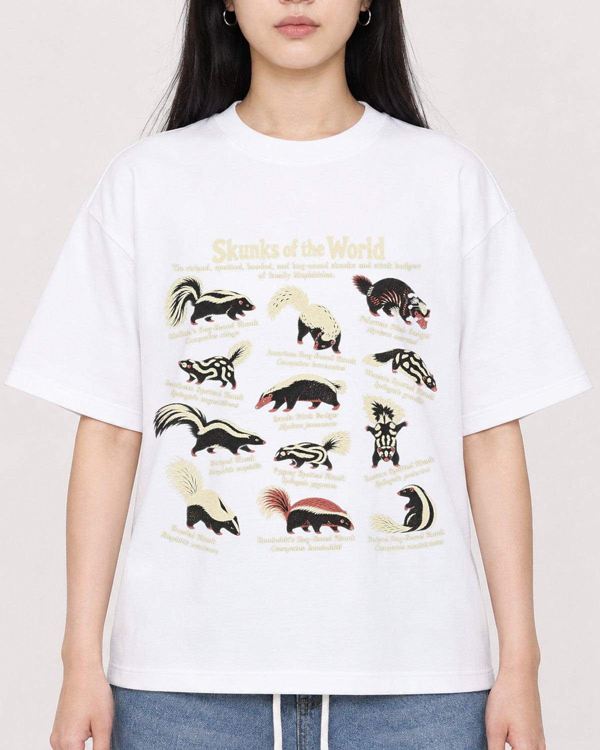 Mockup Boxy Heavyweight Tee White female close-up 01