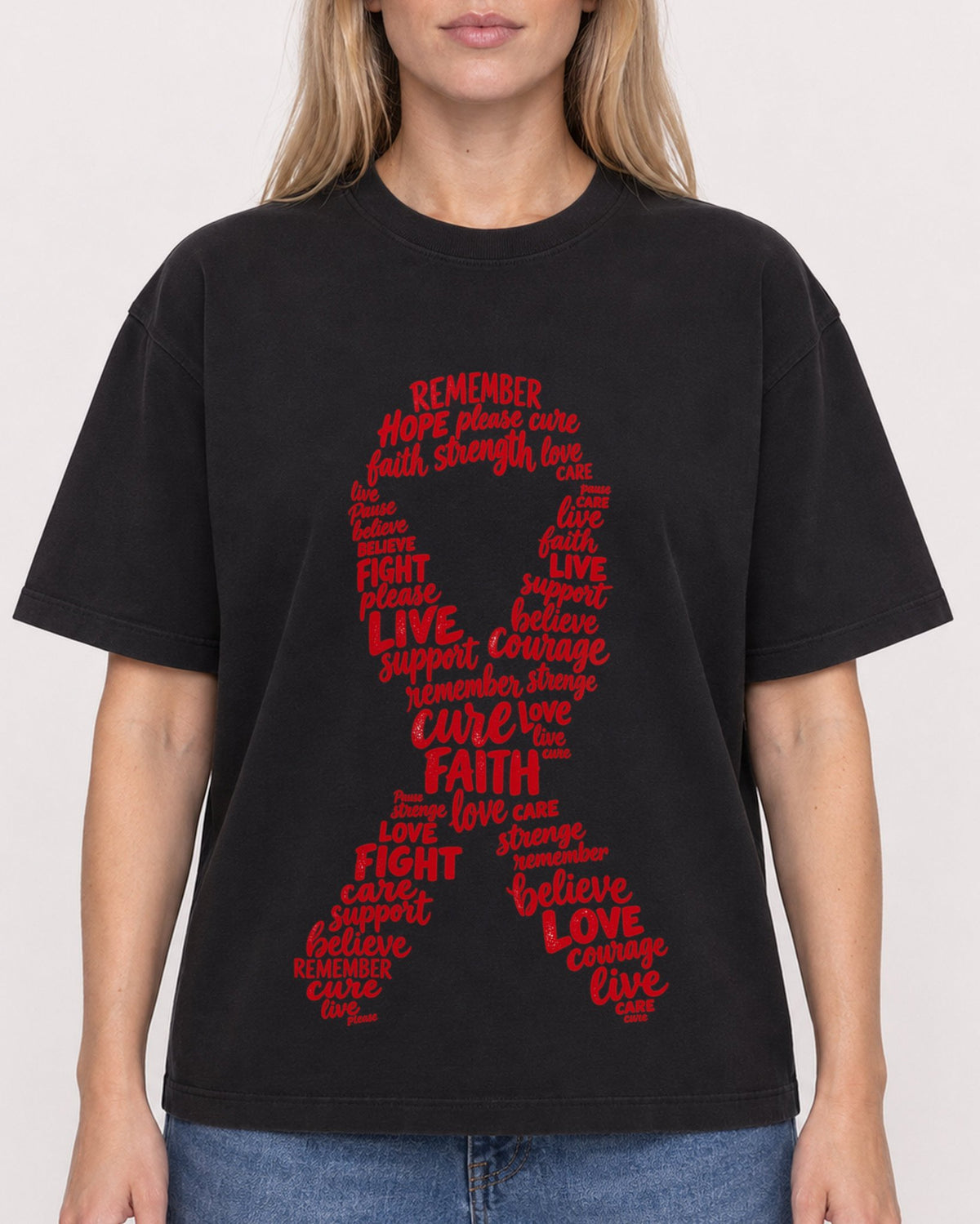 Mockup Boxy Heavyweight Tee Black female close-up 08