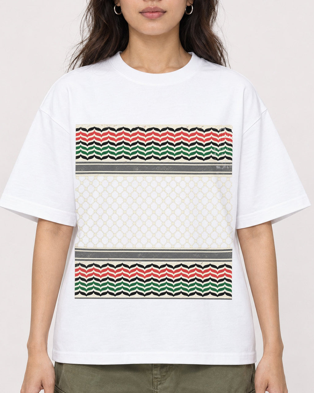 Mockup Boxy Heavyweight Tee White female close-up 02